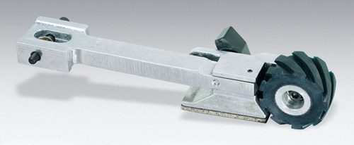 Brazo utilitario con platina, 2" de diámetro x 1" de ancho, uretano serrado de 70 Duro